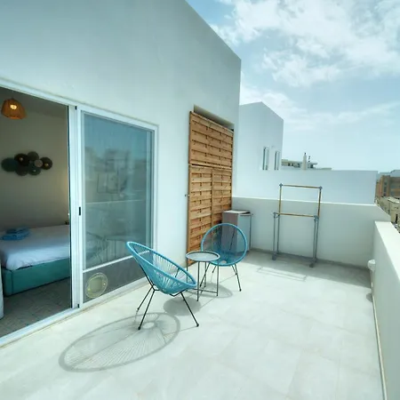 Beautifully Furnished 2 Bedrooms, Sun Terrace Jmat1-1