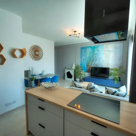 Апартаменты Beautifully Furnished 2 Bedrooms, Sun Terrace Jmat1-1
