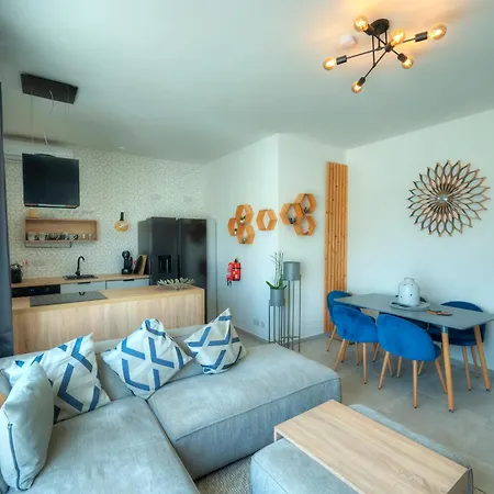 Апартаменты Beautifully Furnished 2 Bedrooms, Sun Terrace Jmat1-1 *